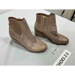 Womans Excellent Condition Tom’s Wedge Booties 6 Rose Gold Side Zip